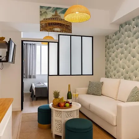 Apartment Metro Gambetta Paris