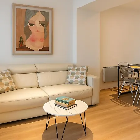 Apartment Metro Gambetta Paris