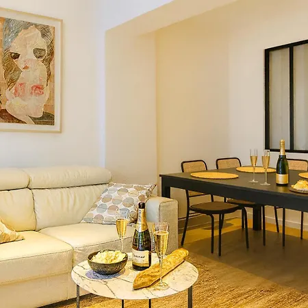 Metro Gambetta Apartment