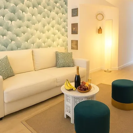 Apartment Metro Gambetta Paris