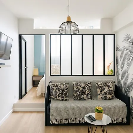 Metro Gambetta Apartment Paris