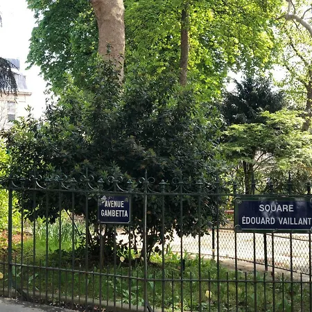 Metro Gambetta Apartment Paris
